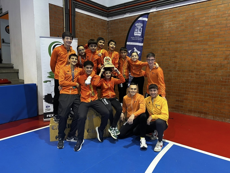 El Club Kárate Oaki de Higuera la Real logran quedar líderes del medallero JUDEX 2025