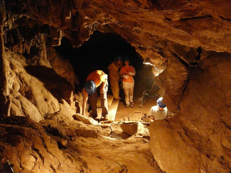 Ha comenzado la campaña de excavaciones 2015 en las Cuevas de Fuentes de León